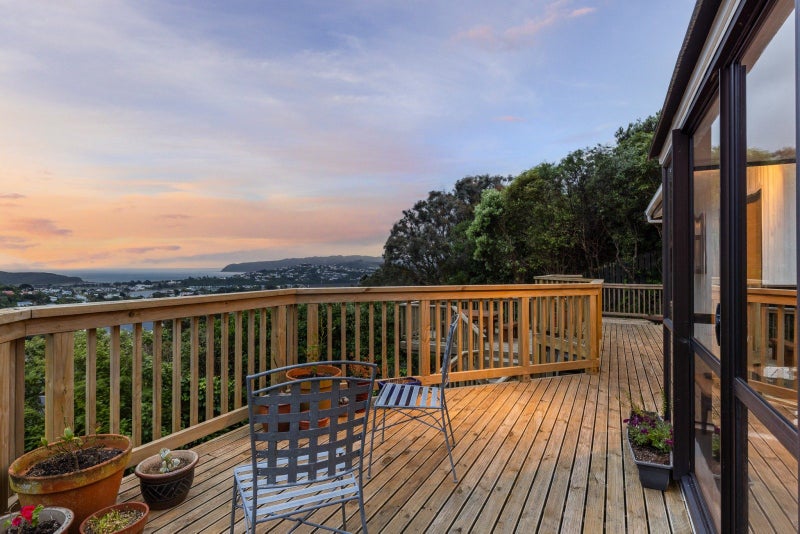 40 Mercury Way, Whitby, Porirua - Carousel 1