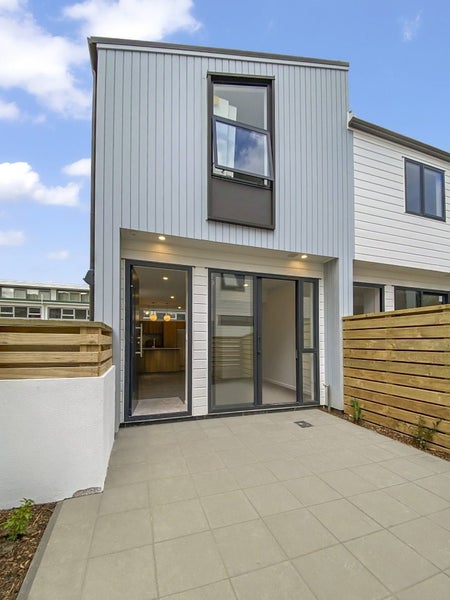 4/1 Elliott Street, Johnsonville, Wellington - Carousel 1