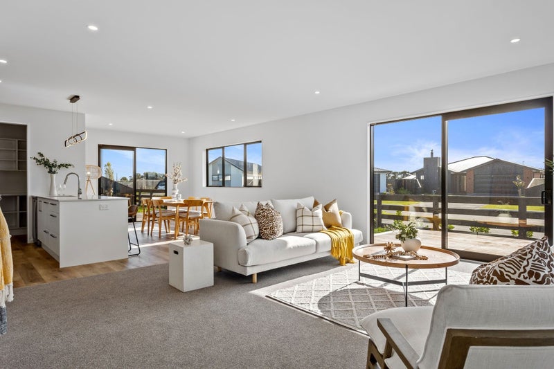 76 Benashet Drive, Lincoln, Lincoln - Carousel 2