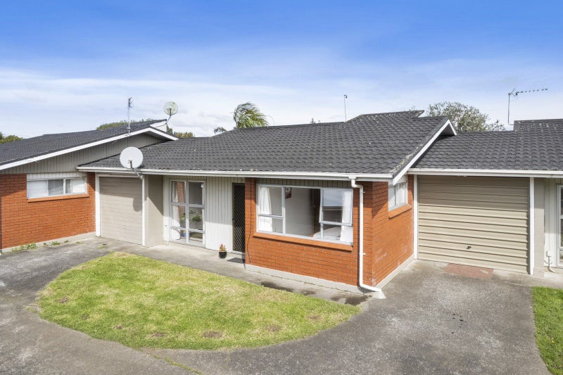 2/7 Mckenzie Road, Mangere Bridge, Auckland - Carousel 1