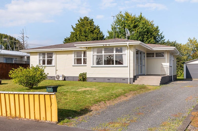 63 Fitzroy Avenue, Fitzroy, Hamilton - Carousel 1