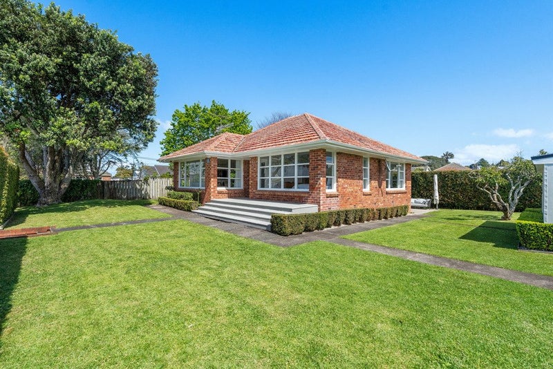 8 Wallath Road, Onehunga, Auckland - Carousel 1