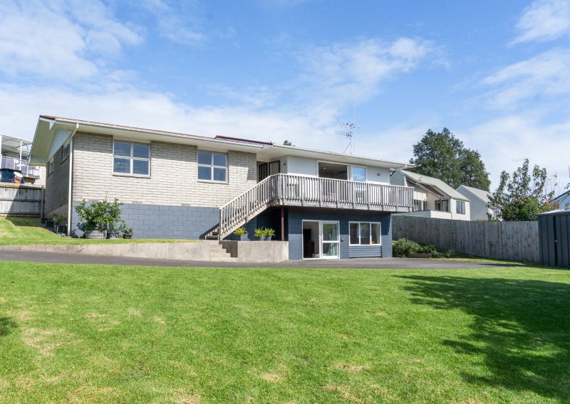 8 Lorna Place, Brookfield, Tauranga - Carousel 1
