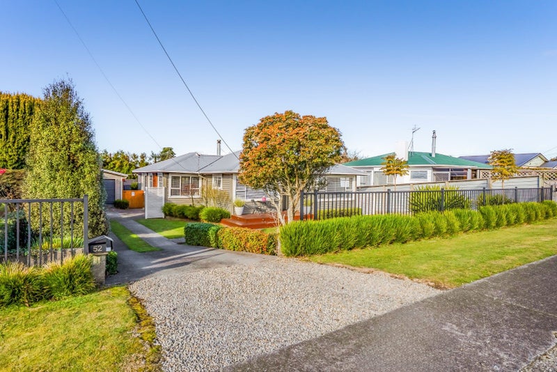 52 Swansea Road, Stratford - Carousel 17