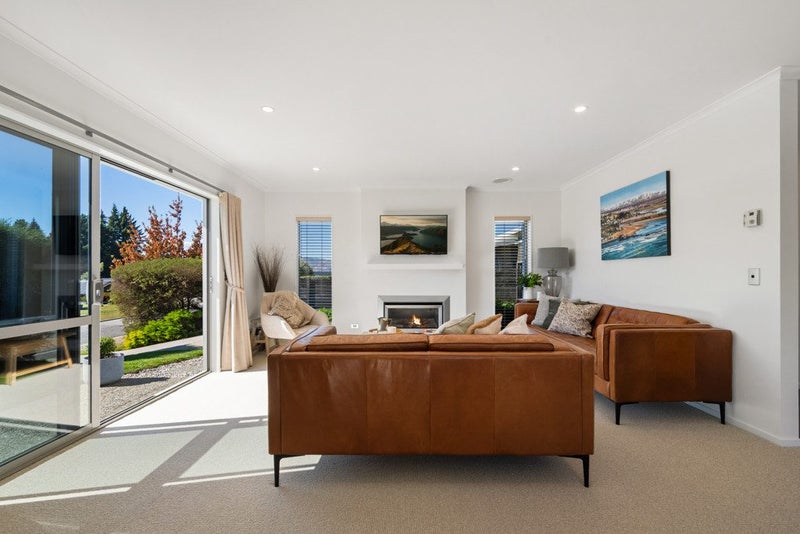 3 Daniels Terrace, Wanaka - Carousel 2