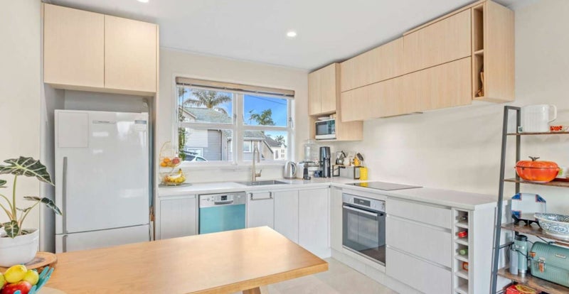 1/7 Colenso Place, Mission Bay, Auckland - Carousel 2