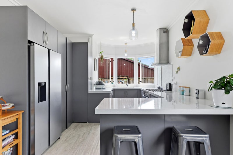 5 Oregon Crescent, Glenview, Hamilton - Carousel 2