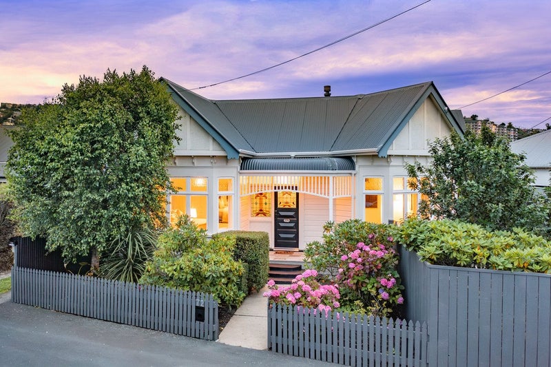 72 Hargest Crescent, Saint Clair, Dunedin - Carousel 1