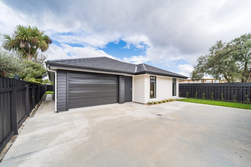 4B Ayr Place, Hokowhitu, Palmerston North - Carousel 1