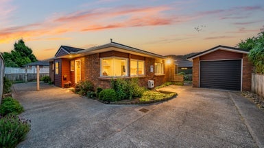 3 Oak Street, Ebdentown, Upper Hutt - Carousel 1