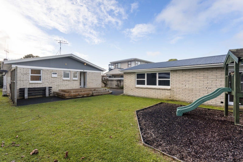 74 Fitzroy Avenue, Fitzroy, Hamilton - Carousel 2