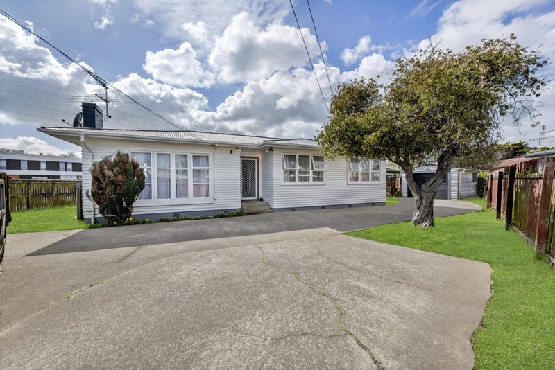 1/10 Dolphin Street, Pakuranga, Auckland - Carousel 1