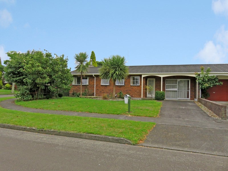 4 Westhaven Grove, Takaro, Palmerston North - Carousel 1