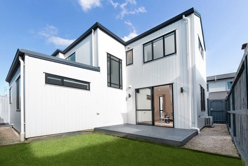 718B Massey Road, Māngere, Auckland - Carousel 1