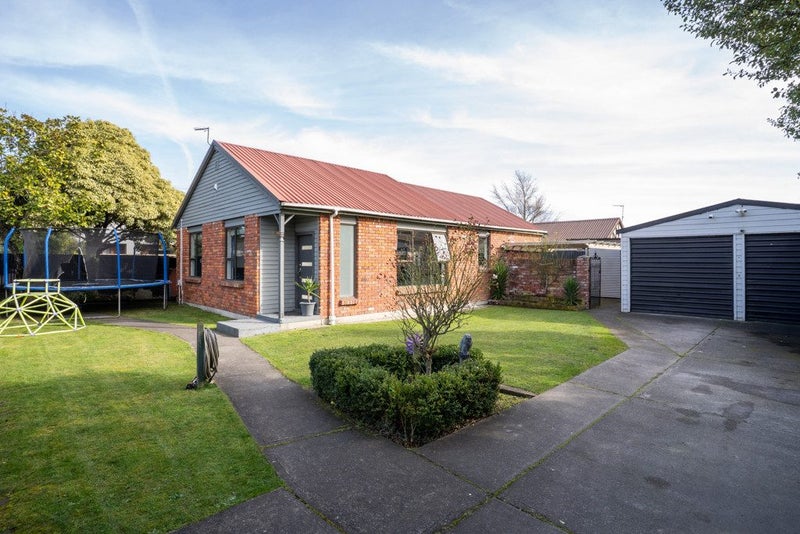 17 Goldsmith Place, Waltham, Christchurch - Carousel 1