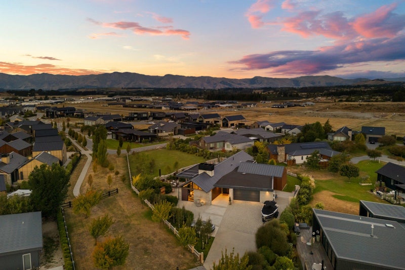 24 Mountain View Drive, WANAKA - Carousel 45