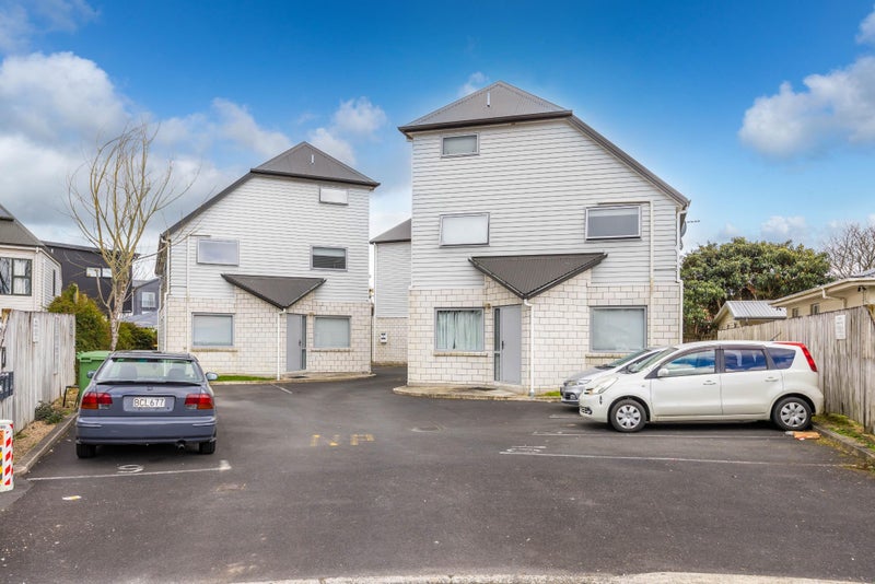 3/7 Snead Place, Hamilton East, Hamilton - Carousel 2