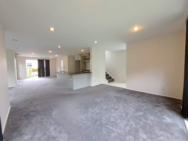 39 Phar Lap Crescent, Takanini, Auckland - Carousel 2