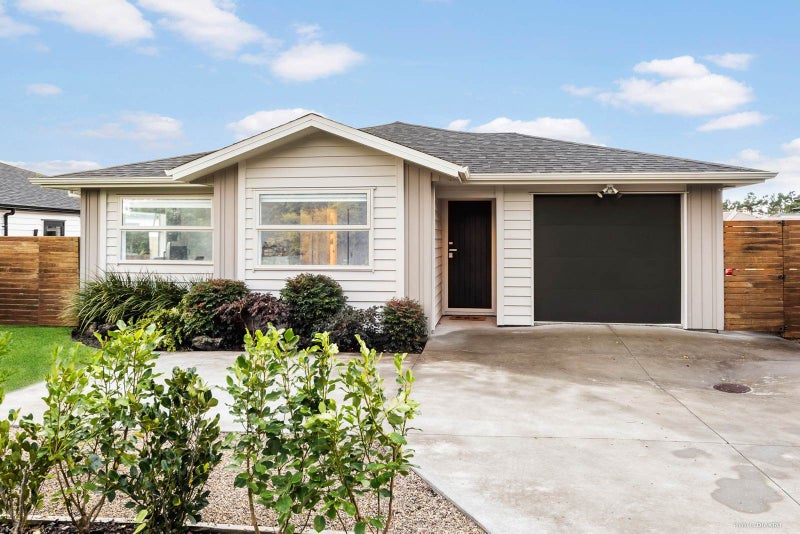 101 Station Road, Kumeu - Carousel 1