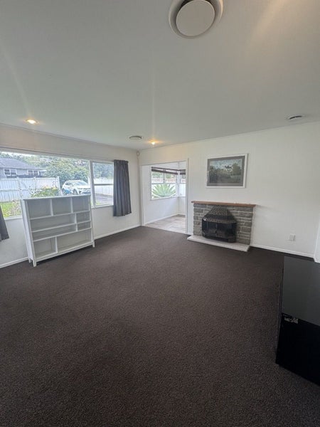 43 Hilling Street, Titirangi, Auckland - Carousel 2