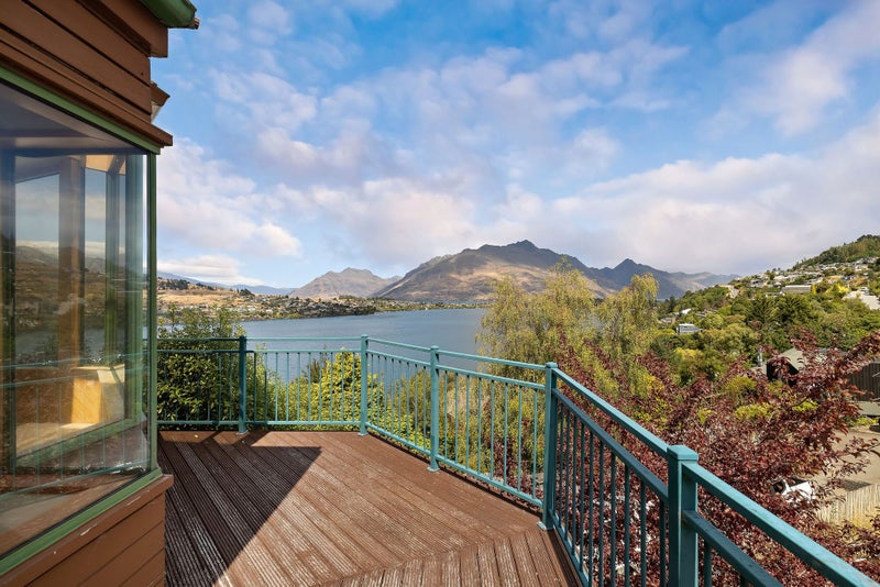 23 Golden Terrace, Queenstown Hill, Queenstown-Lakes, Otago - Carousel 1