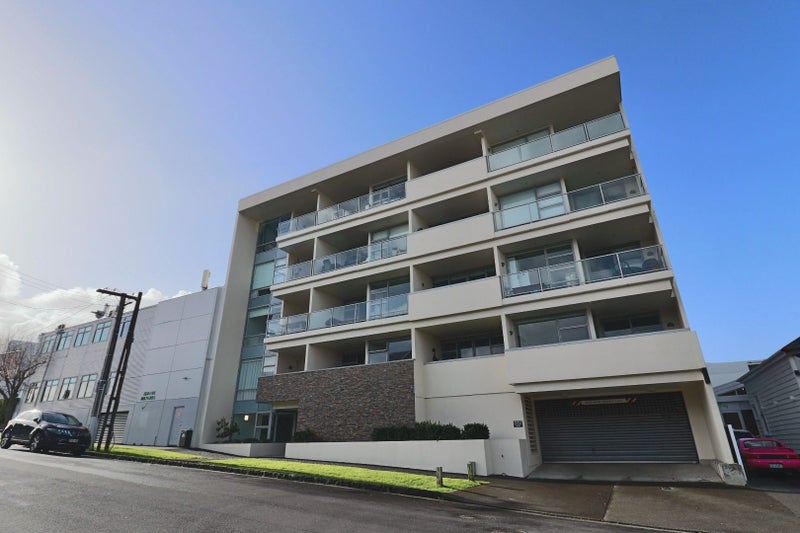 2I/39 Mackelvie Street, Grey Lynn, Auckland - Carousel 13