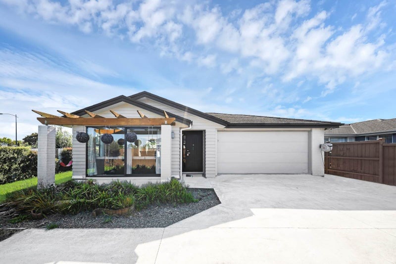 12 Biplane Street, Takanini, Auckland - Carousel 1