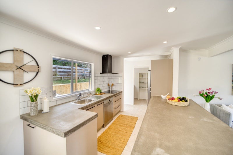 15 Weka Close, Red Beach, Whangaparāoa - Carousel 1