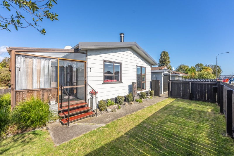 14 Hurley Road, Paraparaumu Beach, Paraparaumu - Carousel 1
