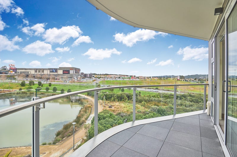 304/5 Rose Garden Lane, Albany, Auckland - Carousel 1