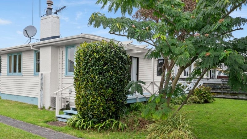 49 Queen Road, Bellevue, Tauranga - Carousel 1