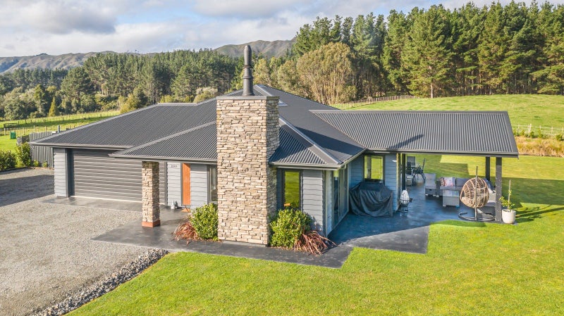 208 Potts Road, Levin - Carousel 1