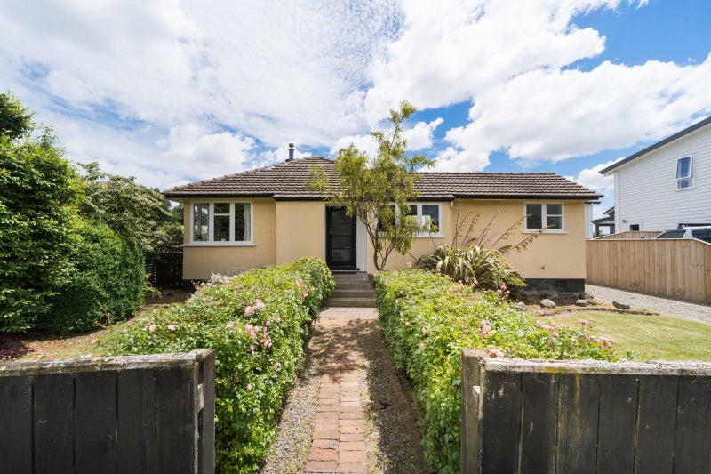 3 Montrose Place, Takaro, Palmerston North - Carousel 1