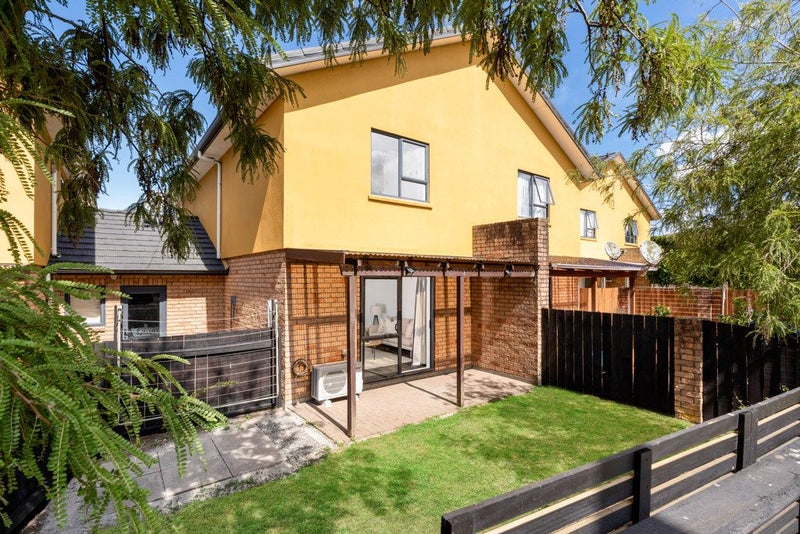 2/4 Charlenne Close, Ranui, Auckland - Carousel 1