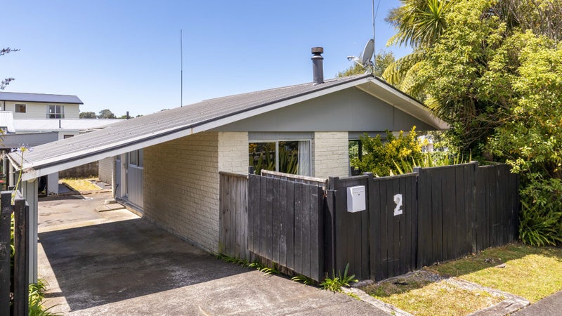 2 Te Ngaere Place, Merrilands, New Plymouth - Carousel 1