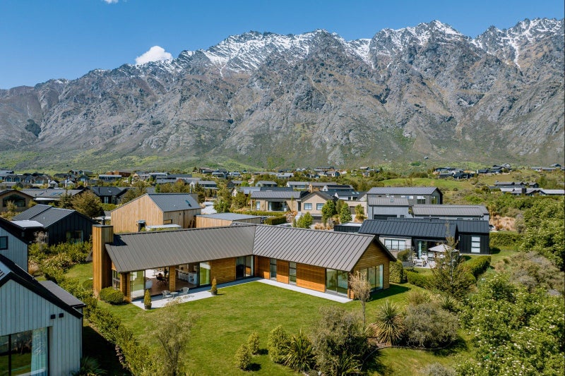 4 Durness Court, Jacks Point, Queenstown - Carousel 1