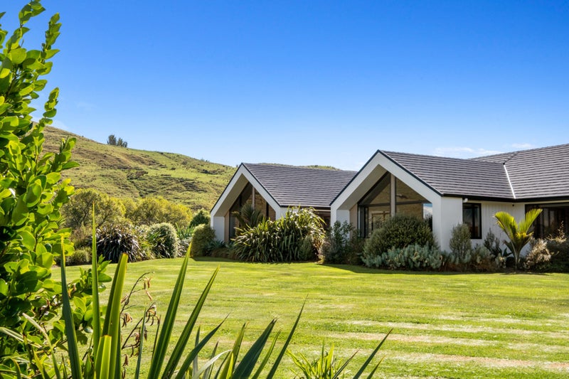 82 Scarlys Way, Okitu, Gisborne - Carousel 1