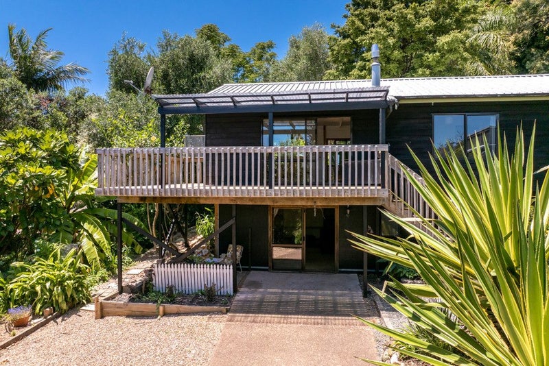 32 Ocean Road, Surfdale, Waiheke Island - Carousel 1