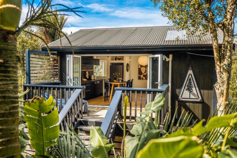 31A Frank Street, Oneroa, Waiheke Island - Carousel 2