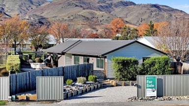 100 Barry Avenue, Cromwell, Cromwell - Carousel 1