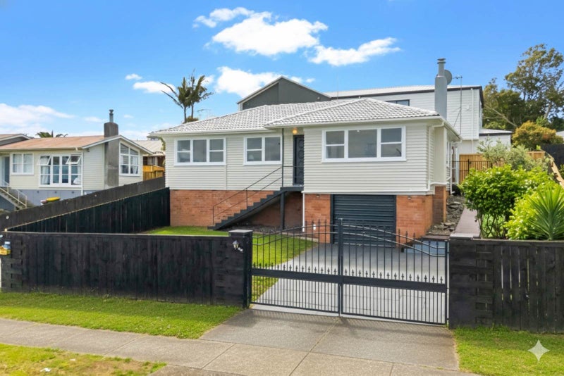 12 McQuarrie Avenue, Wattle Downs, Auckland - Carousel 1