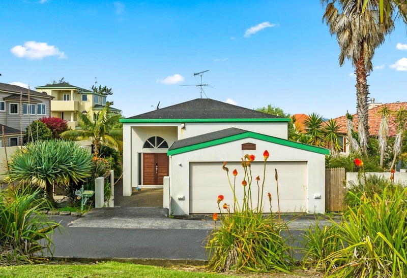 42 Sharon Road, Waiake, Auckland - Carousel 1