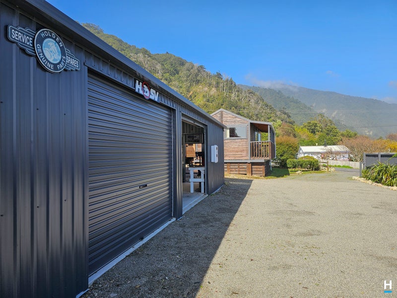 8 Cargills Road, BARRYTOWN, GREYMOUTH - Carousel 1