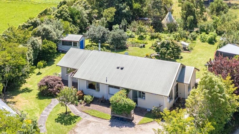 16 Lucknow Street, Aramoho, Whanganui - Carousel 1