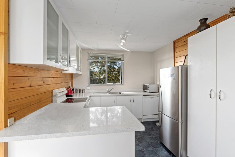 1/17 Grenadine Place, Unsworth Heights, Auckland - Carousel 2