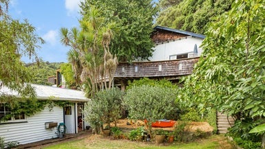 20 Tawa Street, Eastbourne, Lower Hutt - Carousel 1