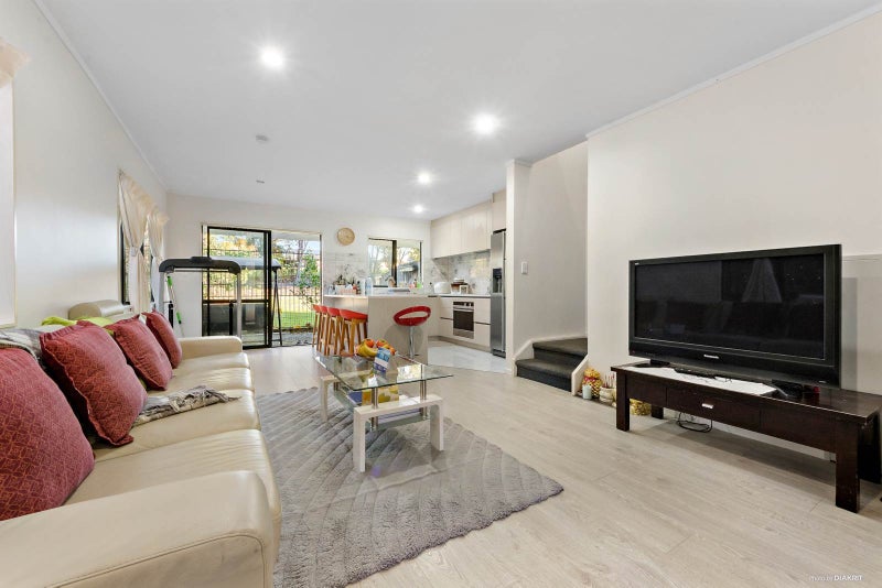 19/8 Margan Avenue, New Lynn, Auckland - Carousel 2
