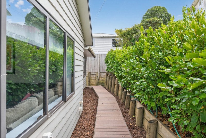 20A Martin Grove, Normandale, Lower Hutt - Carousel 19