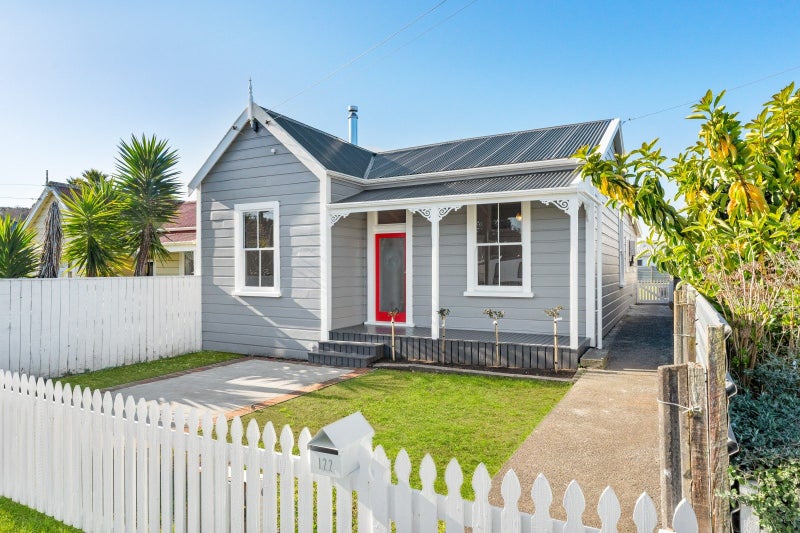 122 Harrison Street, Whanganui, Whanganui - Carousel 1