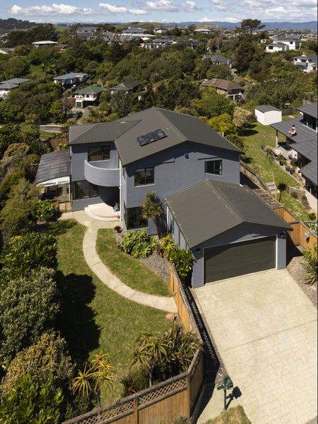 20 Nether Green Crescent, Johnsonville, Wellington - Carousel 1